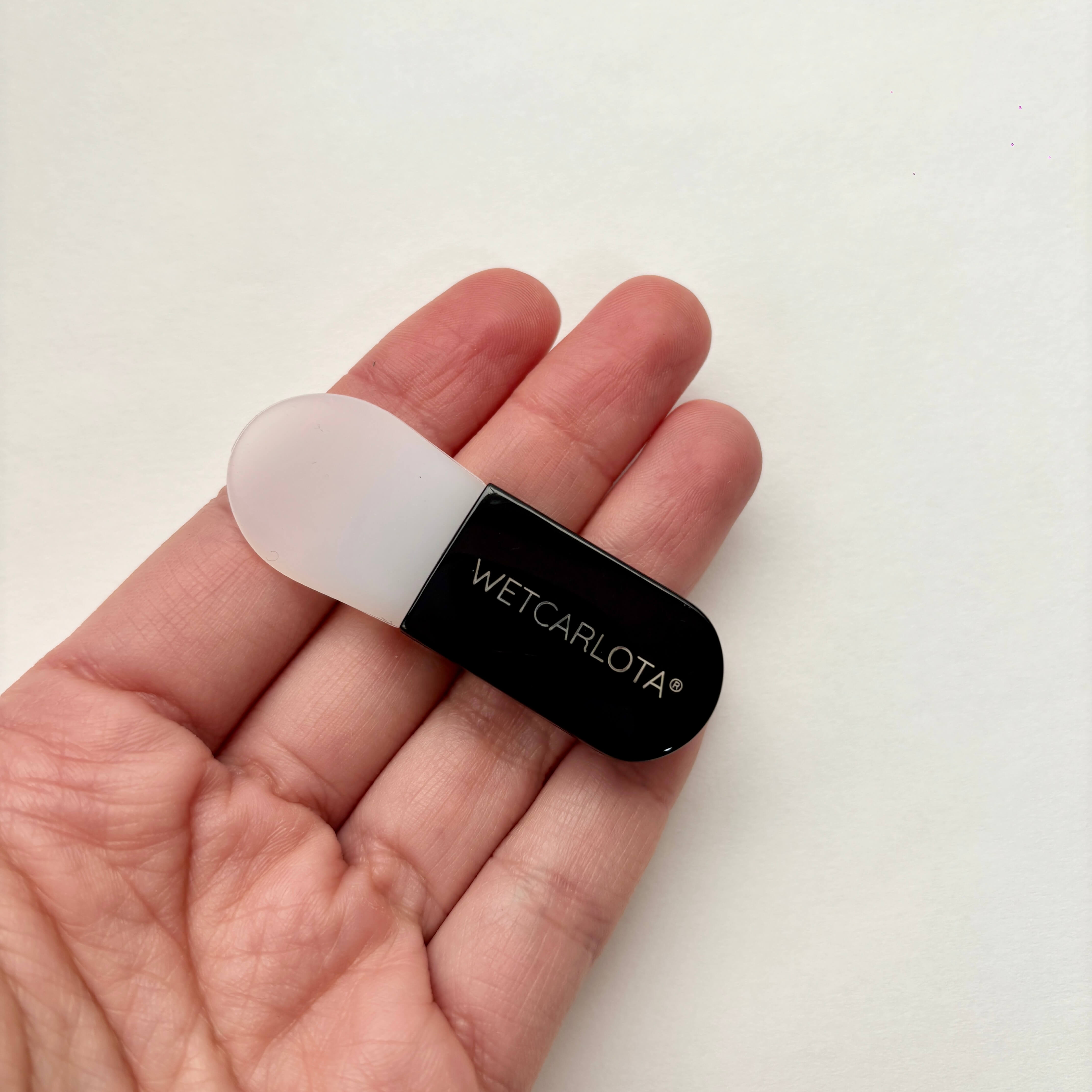 Silicone brush (for edible tattoos)